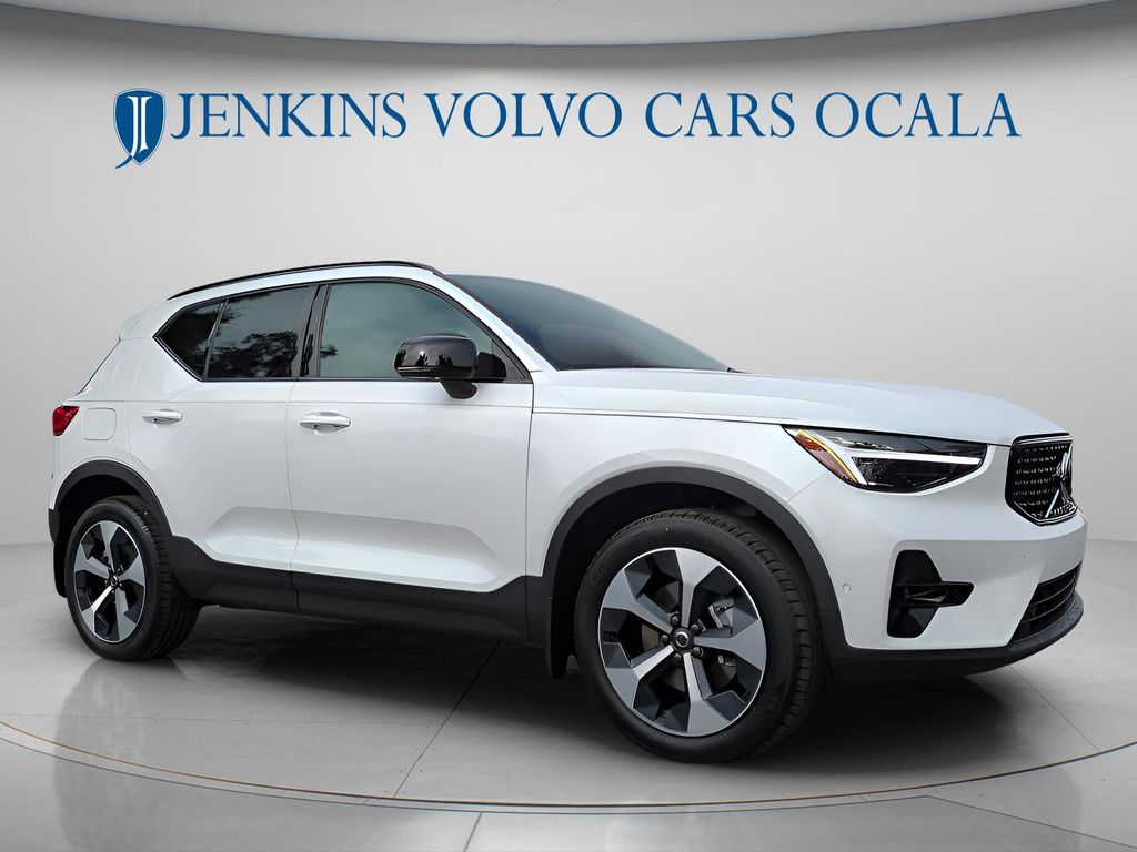 2026 Volvo XC40 B5 Plus Dark AWD's photo