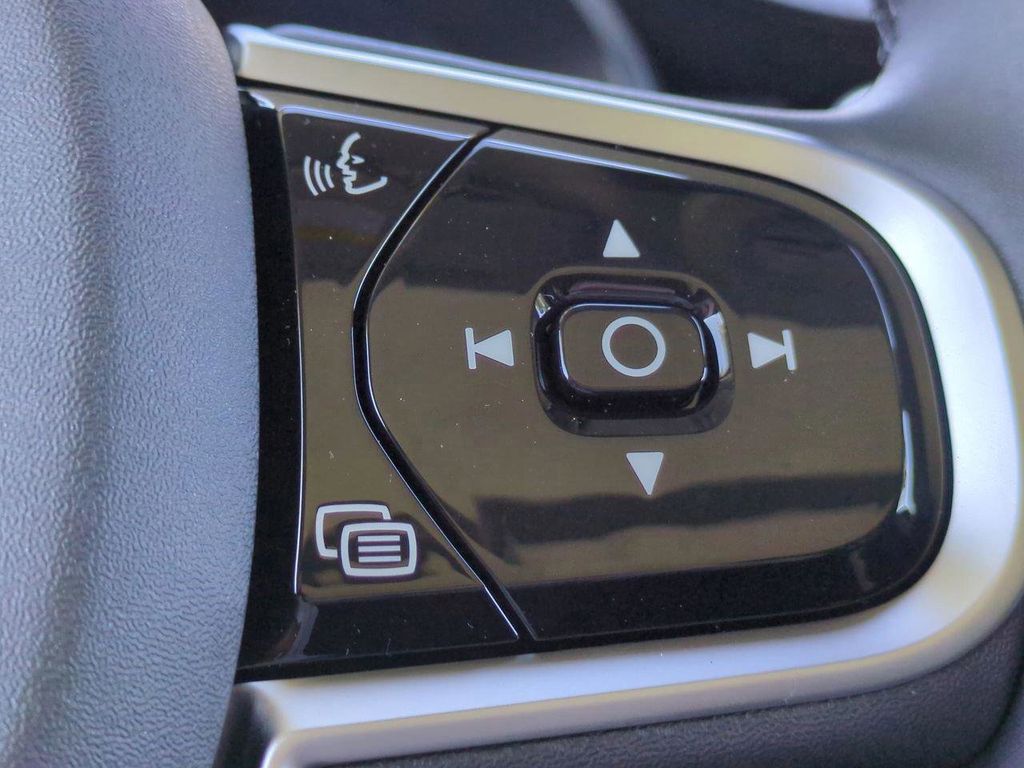 2026 Volvo XC90 Plus - Photo 22