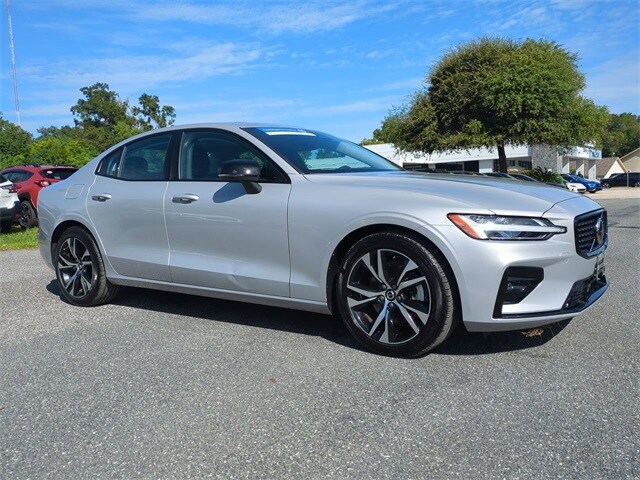 2024 Volvo S60 B5 Core photo 2