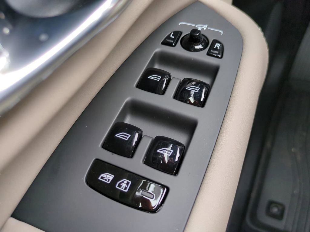 2026 Volvo XC90 Plus - Photo 22