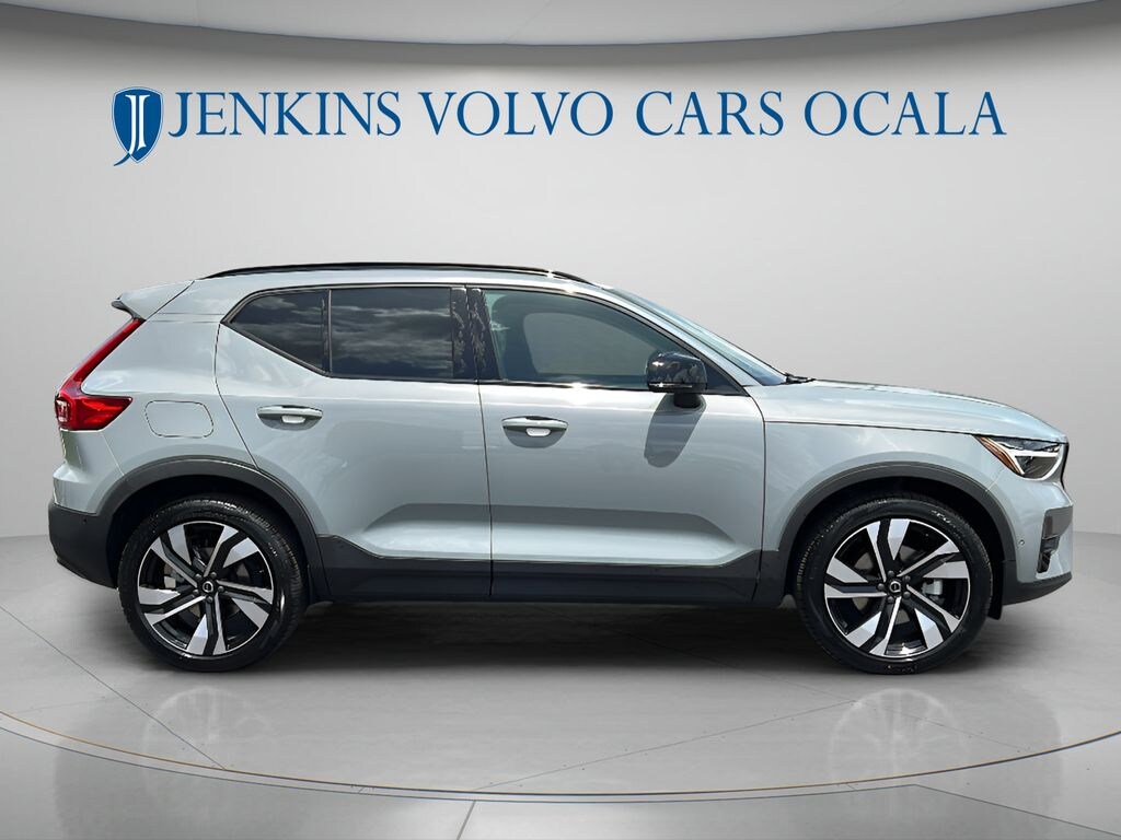 New 2026 Volvo XC40 B5 Ultra SUV