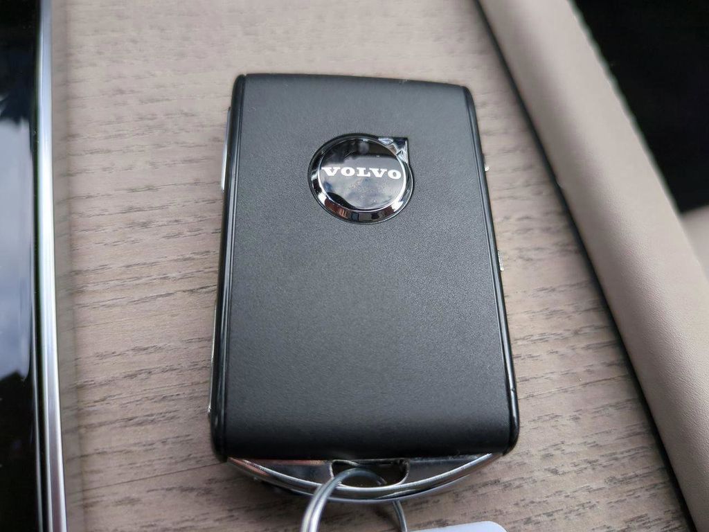 2026 Volvo XC90 Plus - Photo 24