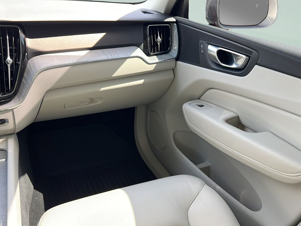 2023 Volvo XC60 Plus - Photo 12