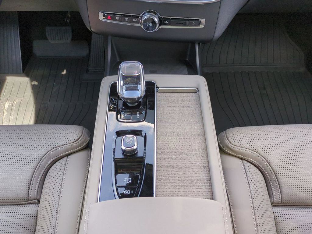 2026 Volvo XC90 Ultra - Photo 17