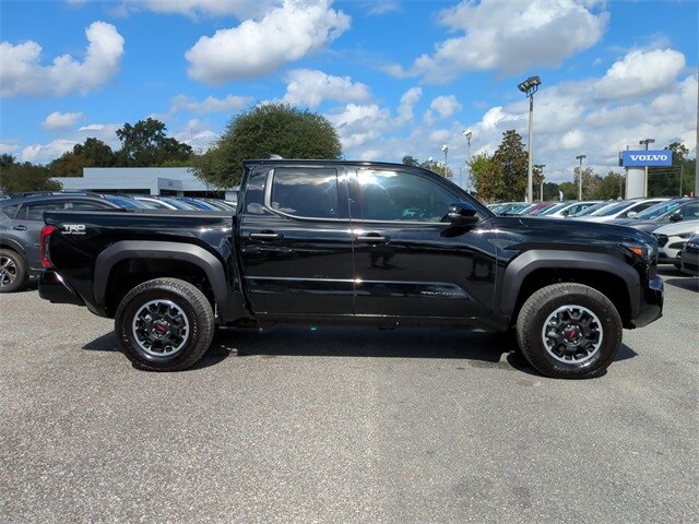 2025 Toyota Tacoma TRD Off-Road photo 2