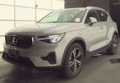 2025 Volvo XC40 B5 Core SUV