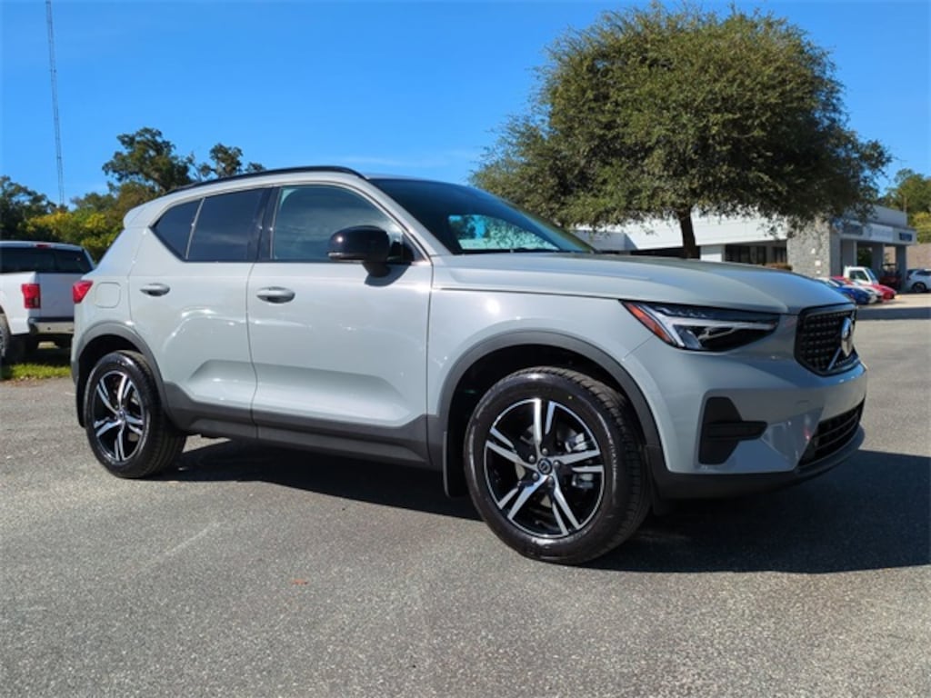 New 2026 Volvo XC40 B4 Core SUV