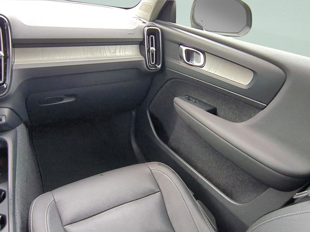 2024 Volvo XC40 Core - Photo 14