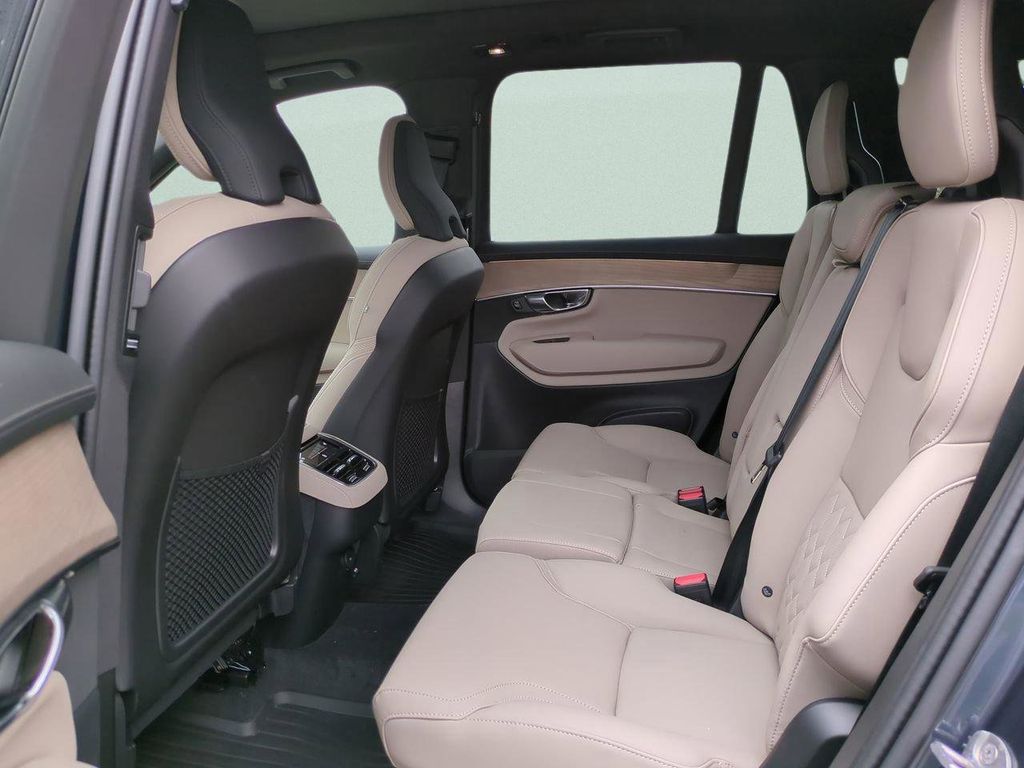 2026 Volvo XC90 Plus - Photo 10