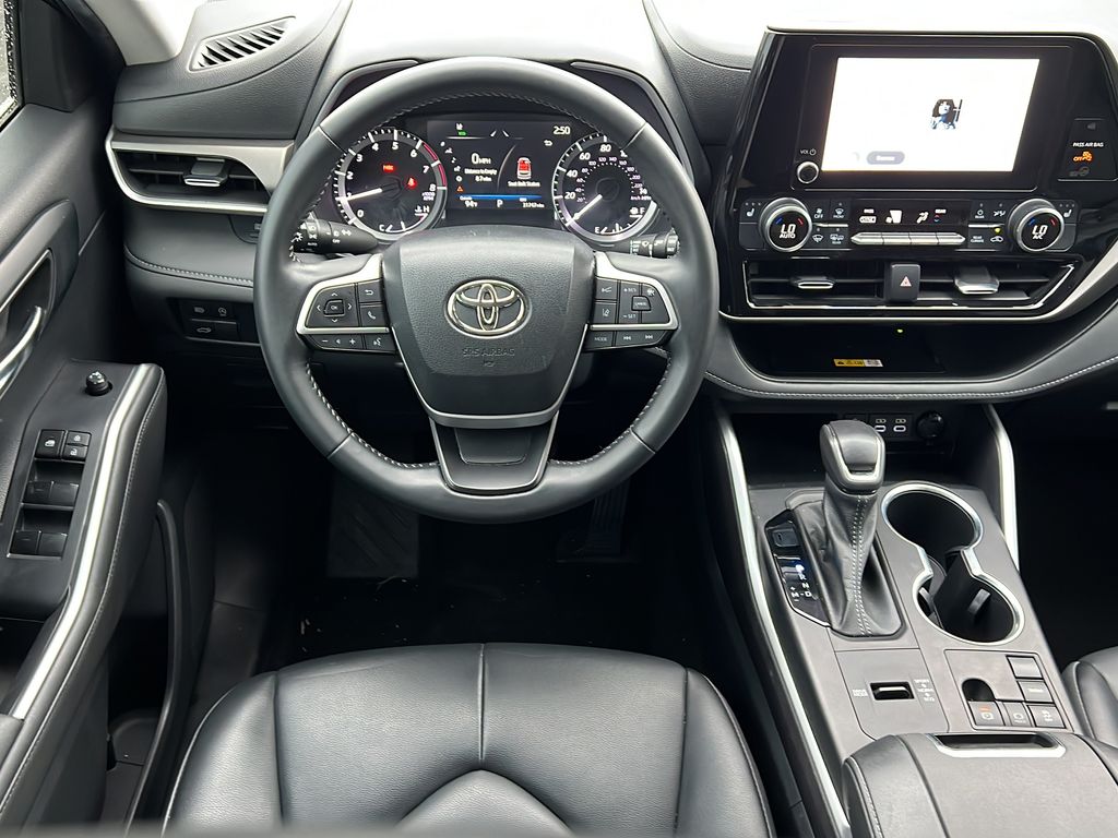 2023 Toyota Highlander XLE - Photo 12