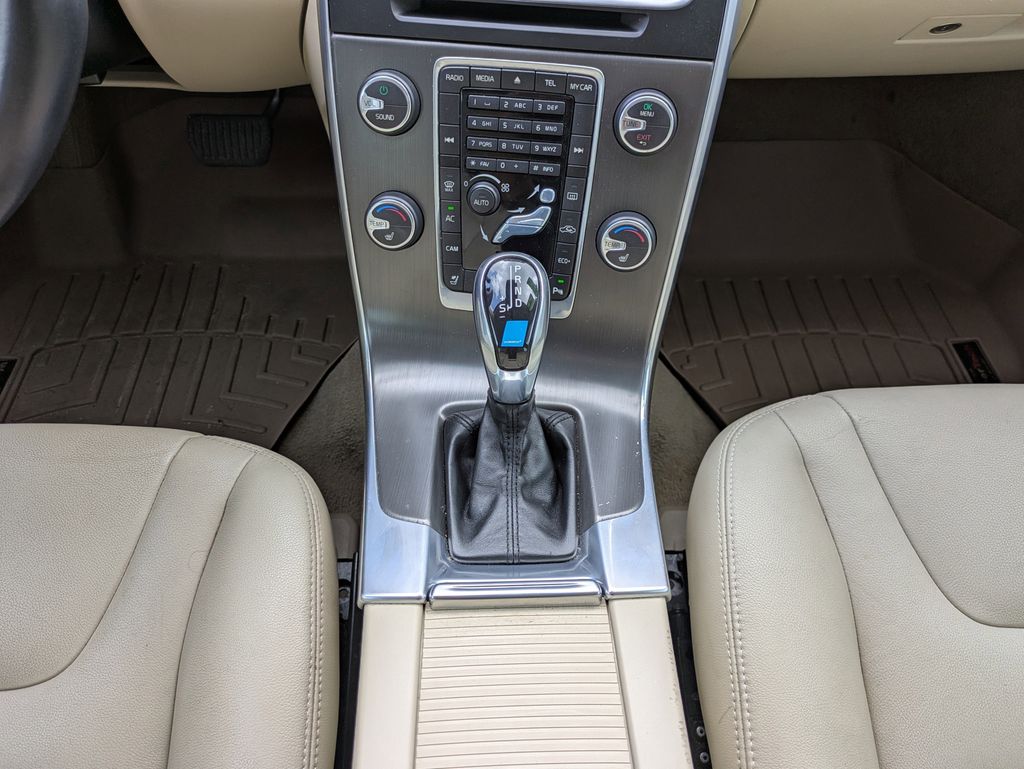2015 Volvo V60 Premier Plus - Photo 12