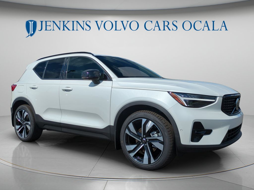 2026 Volvo XC40 B5 Ultra