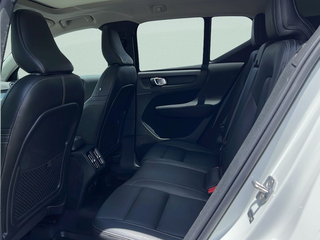 2021 Volvo XC40 Momentum - Photo 13