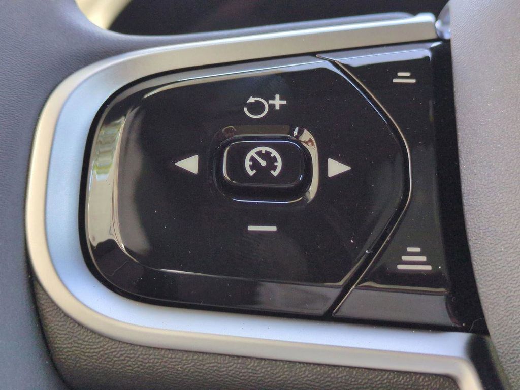2026 Volvo XC90 Plus - Photo 24