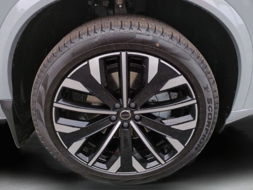 2026 Volvo XC90 Plus - Photo 28