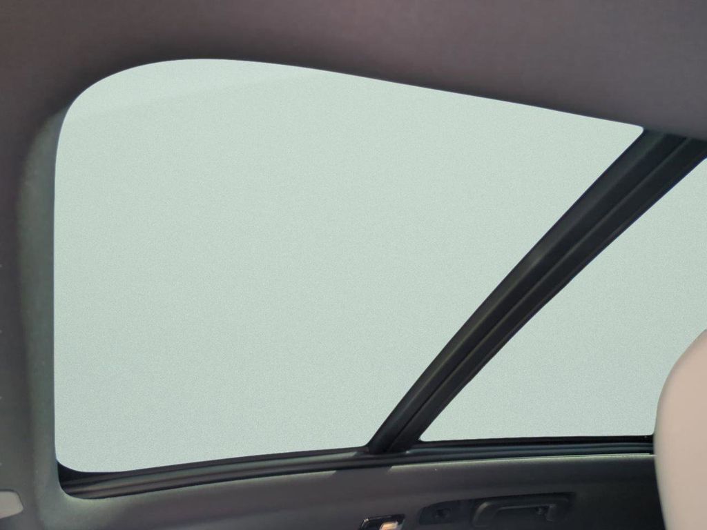2026 Volvo XC90 Plus - Photo 18