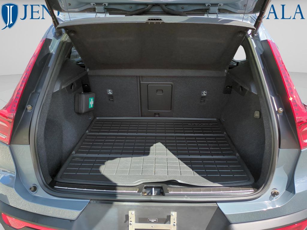 2023 Volvo XC40 Plus - Photo 9