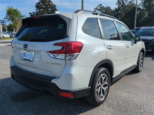2021 Subaru Forester Premium photo 3
