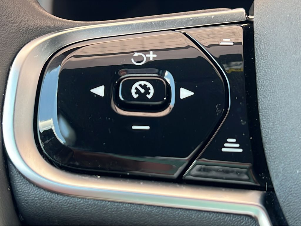 2024 Volvo XC60 Plus - Photo 23