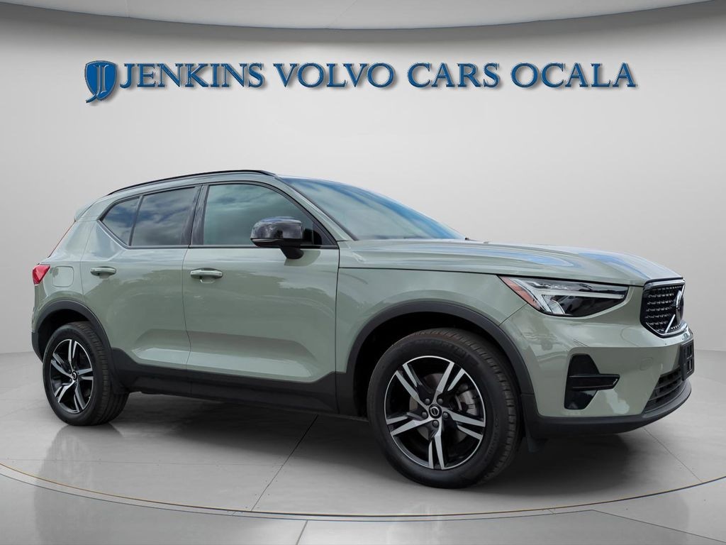 Certified 2024 Volvo XC40 B5 Core SUV