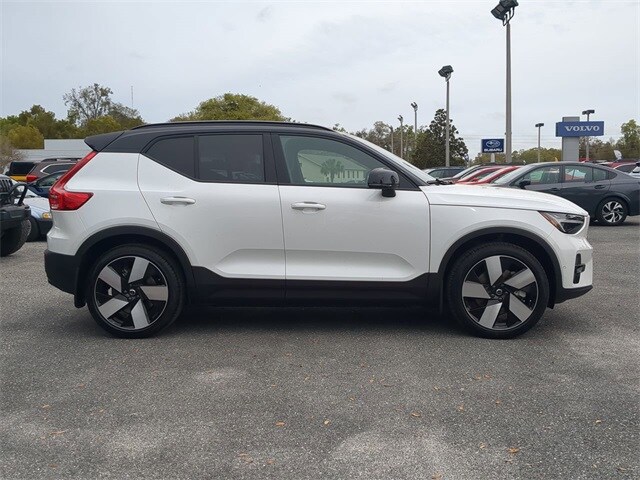 2024 Volvo XC40 Recharge Twin Ultimate photo 3