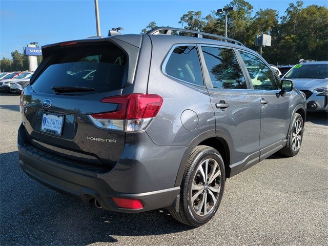 2022 Subaru Forester Limited photo 2