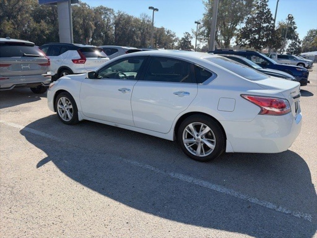 Used 2015 Nissan Altima 2.5 SV Sedan