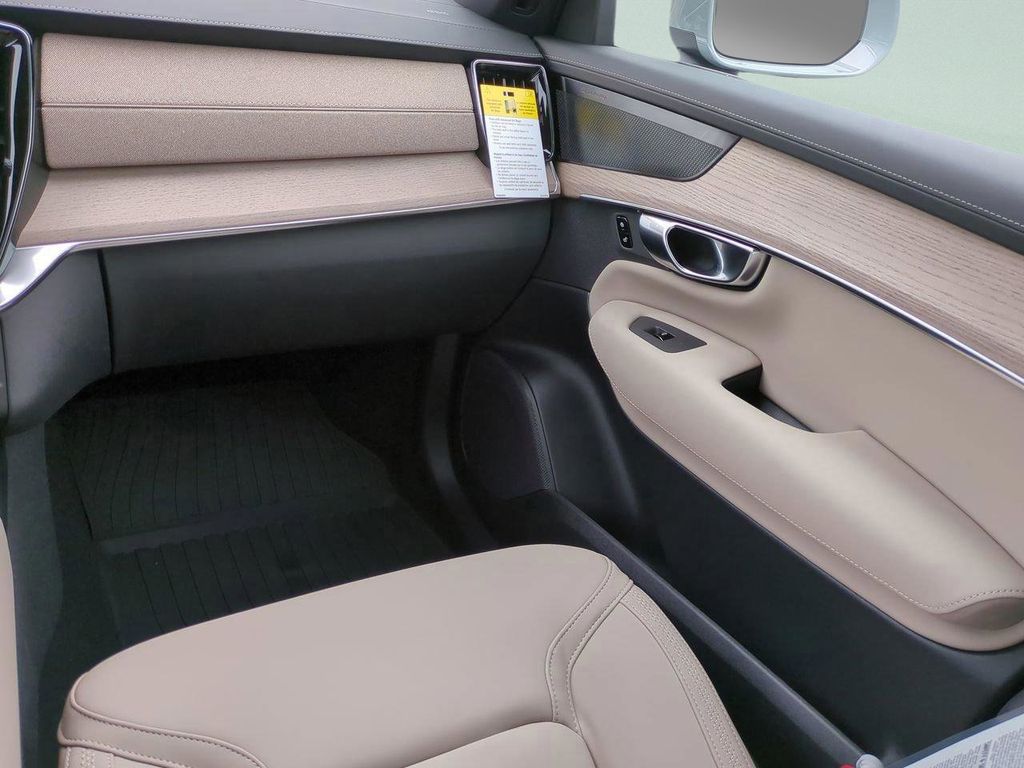 2026 Volvo XC90 Plus - Photo 15