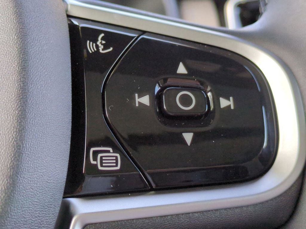 2026 Volvo XC90 Plus - Photo 22