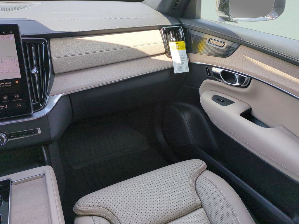 2026 Volvo XC90 Ultra - Photo 15