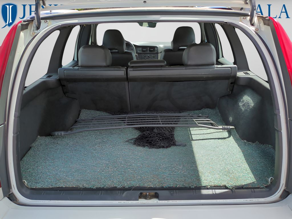1999 Volvo V70 Base - Photo 9