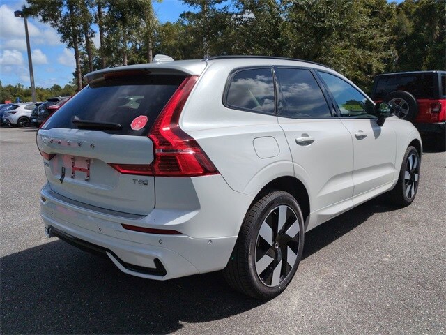2025 Volvo XC60 T8 Plus photo 4