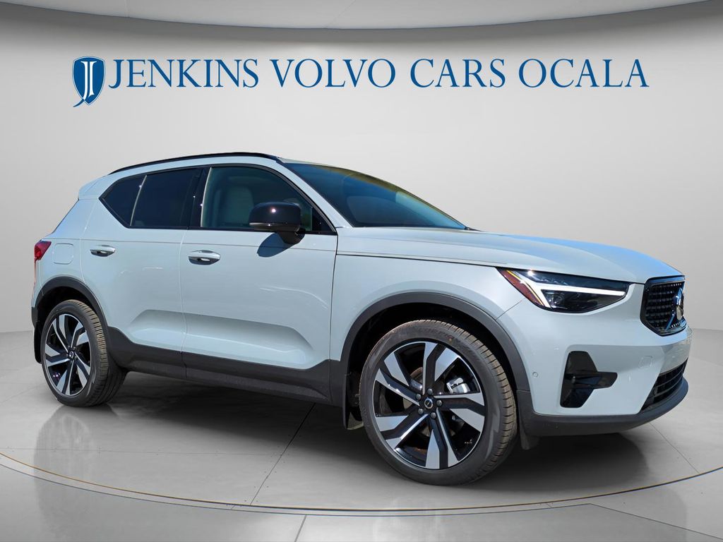 2026 Volvo XC40 B5 Ultra Dark AWD's photo