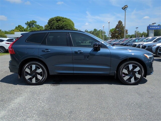 2025 Volvo XC60 Hybrid T8 Plus photo 3