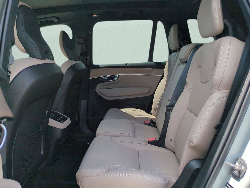 2026 Volvo XC90 Ultra - Photo 11