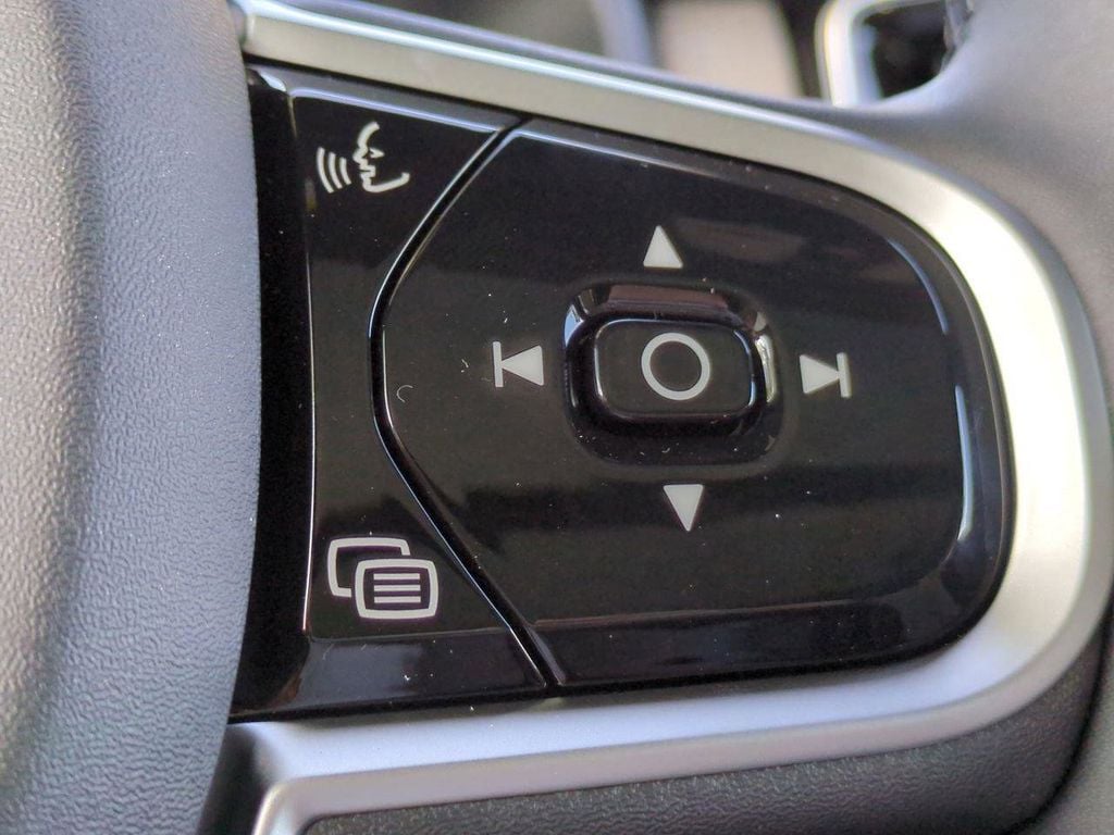 2026 Volvo XC90 Plus - Photo 25