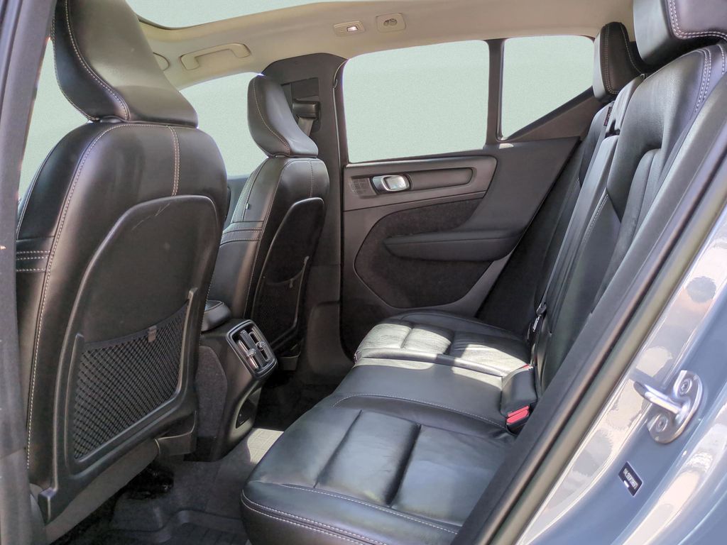 2023 Volvo XC40 Plus - Photo 10