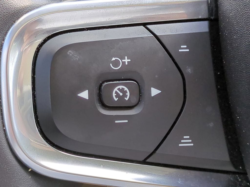 2023 Volvo XC40 Plus - Photo 22
