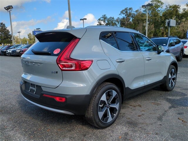 2025 Volvo XC40 Core photo 2