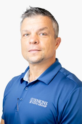 Staff member Darren Warner from ID_486e690a7009