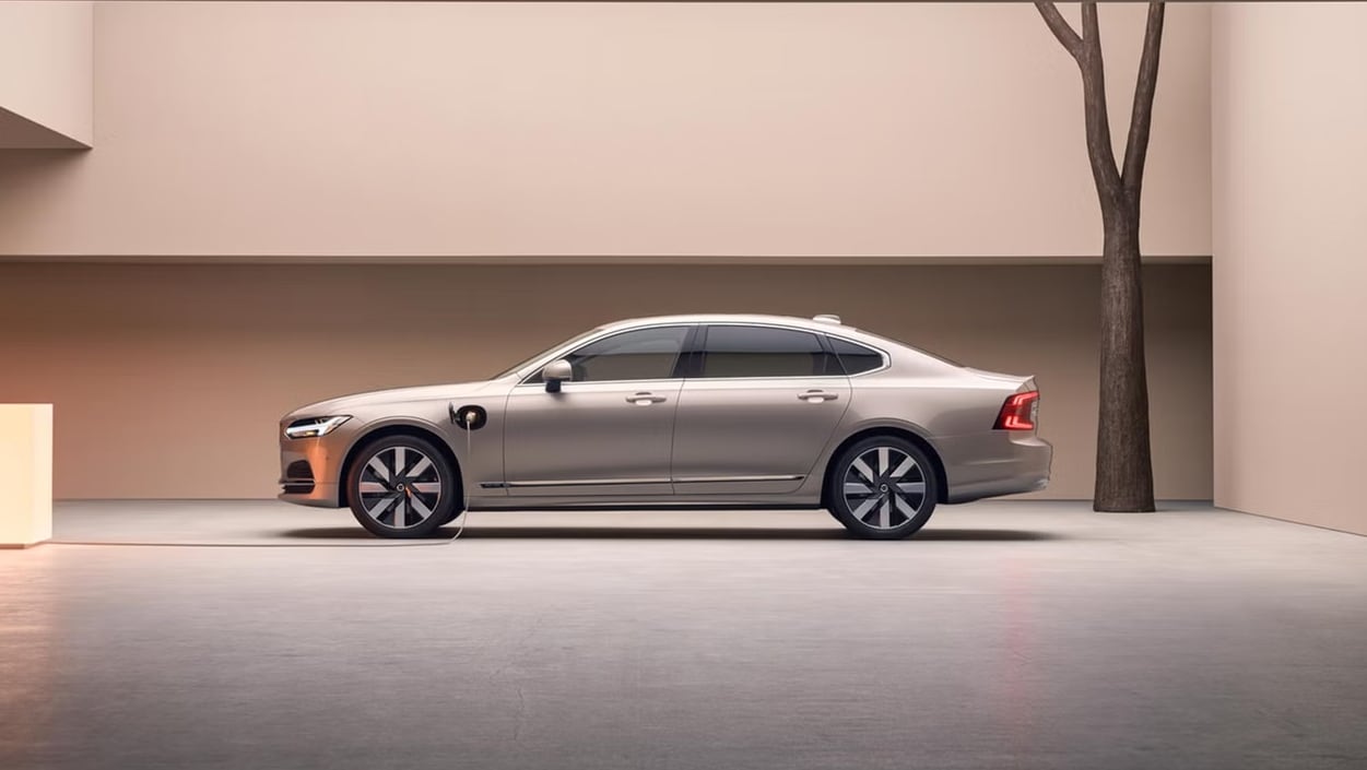 2025-volvo-s90-hybrid-plugged-in.png