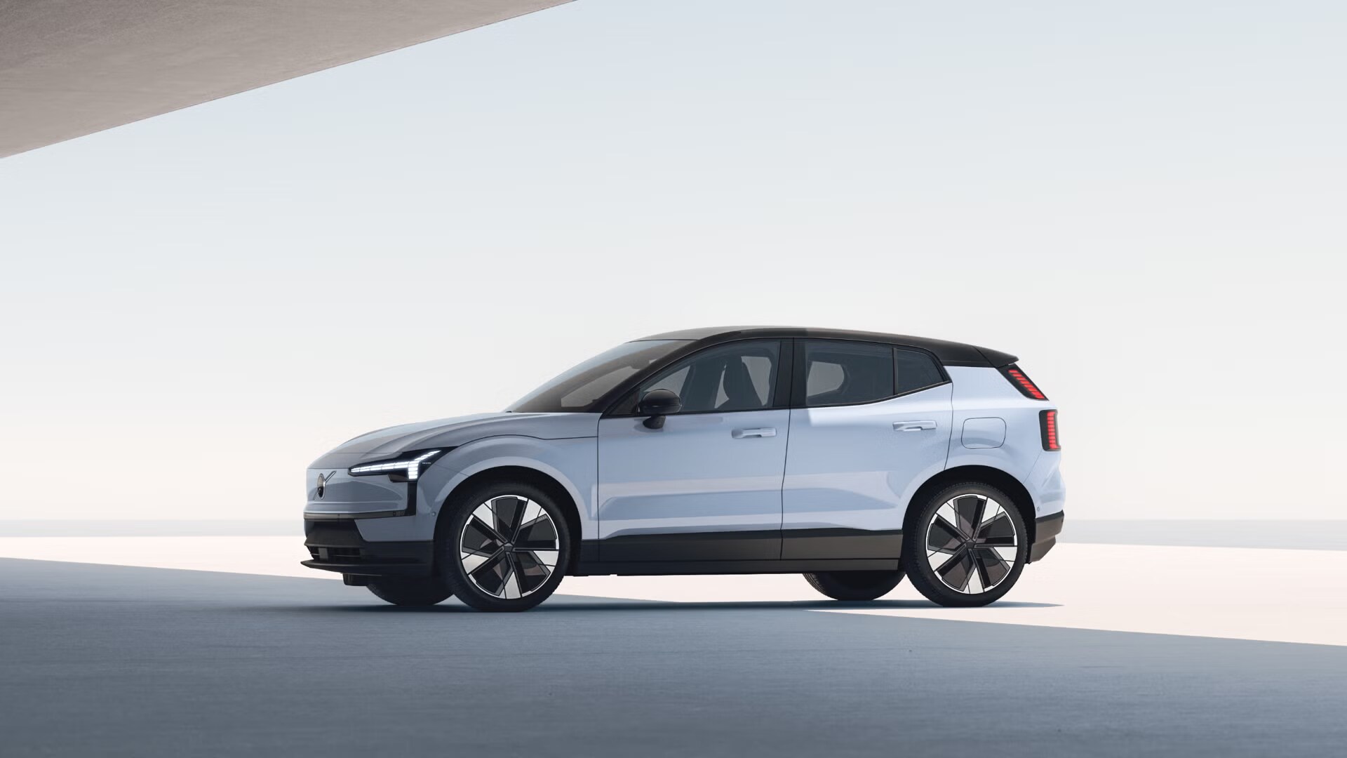 2025-volvo-ex30-side-view-ext.png