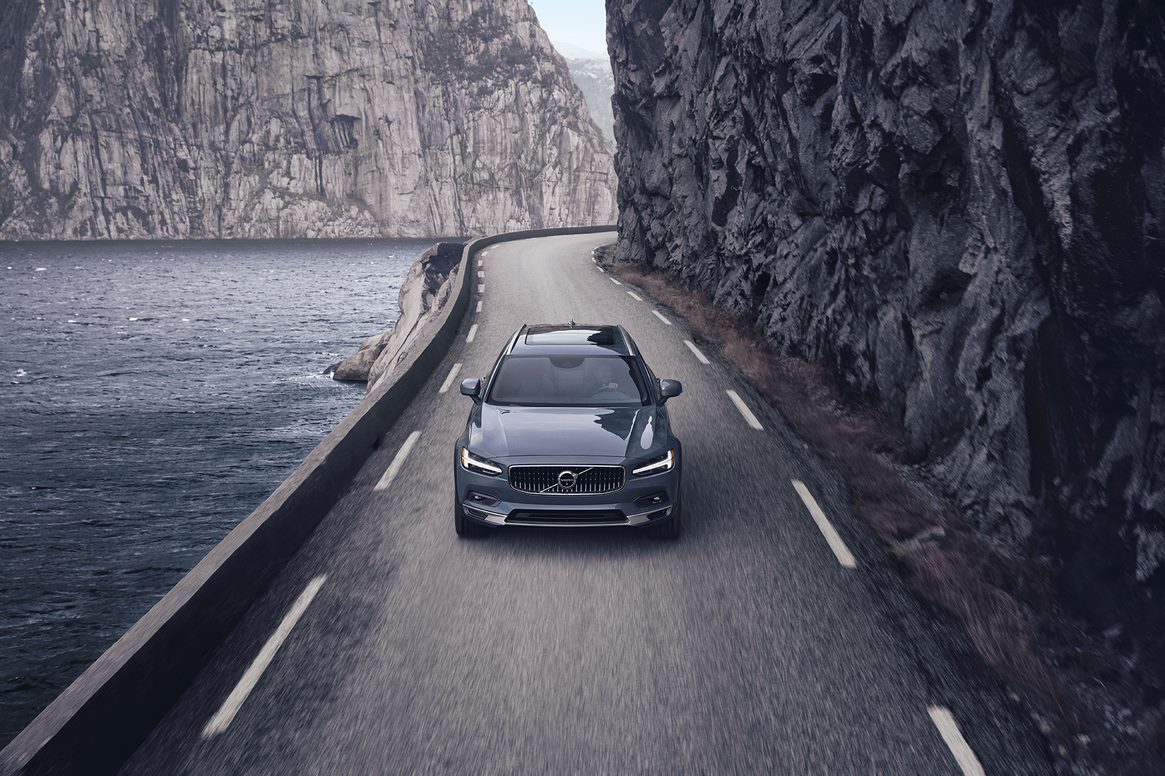 2022-volvo-cruising.jpg