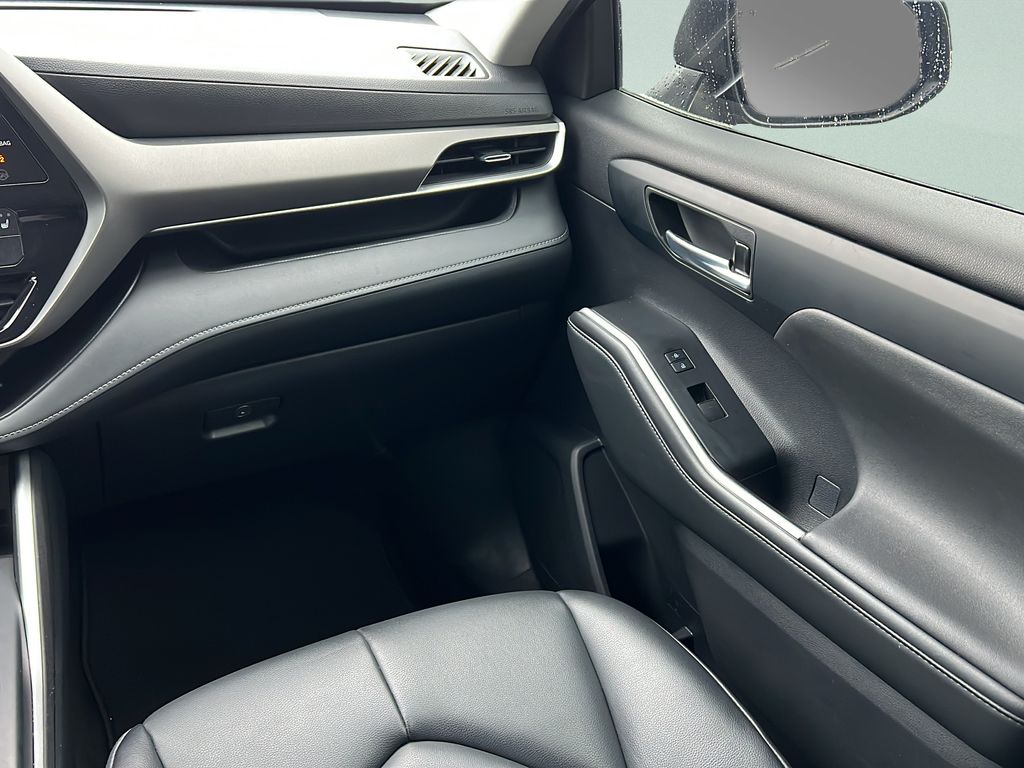 2023 Toyota Highlander XLE - Photo 13