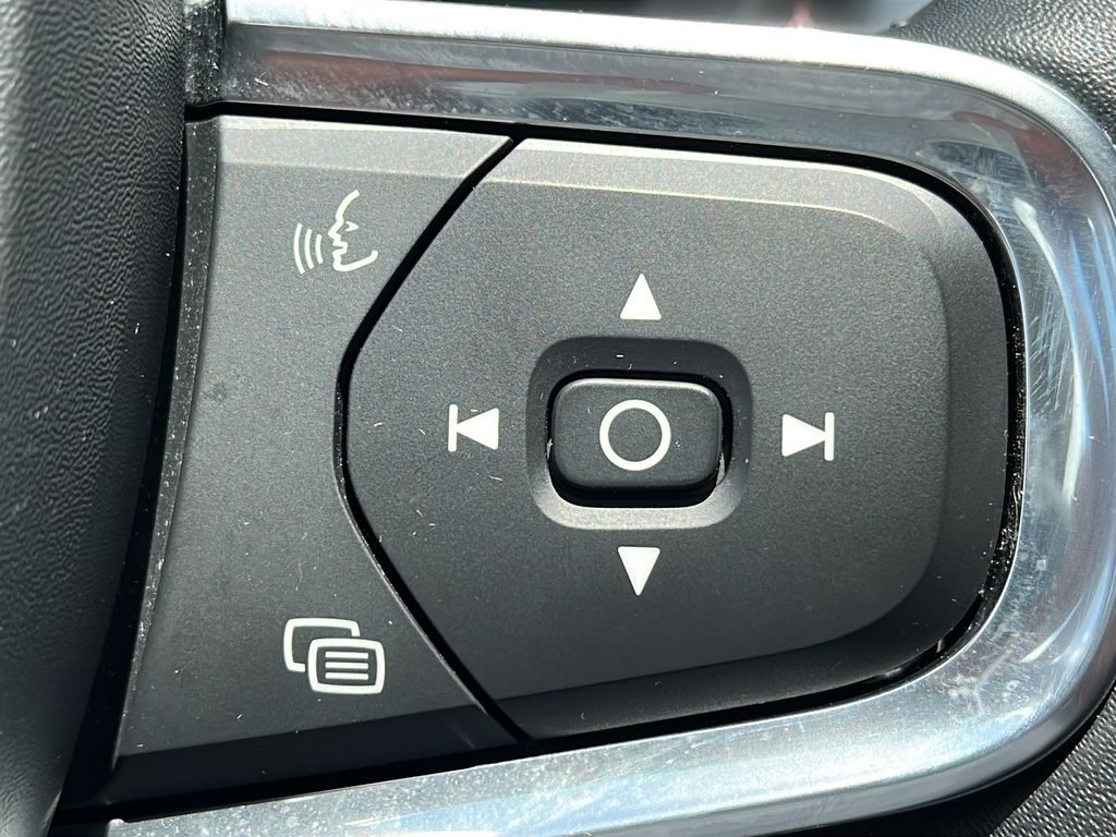 2021 Volvo XC40 Momentum - Photo 26
