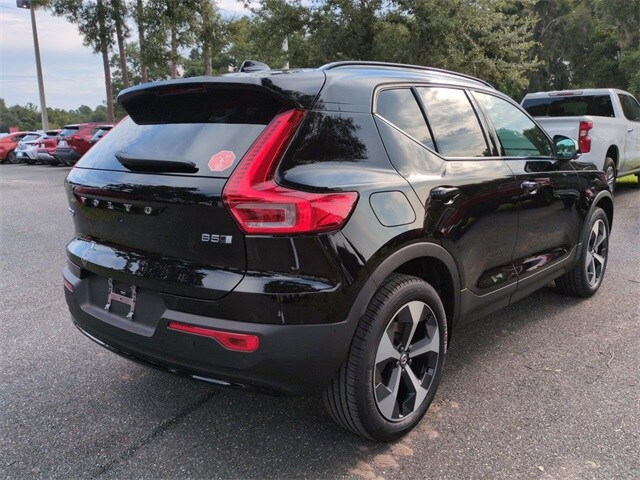 2025 Volvo XC40 Plus photo 4