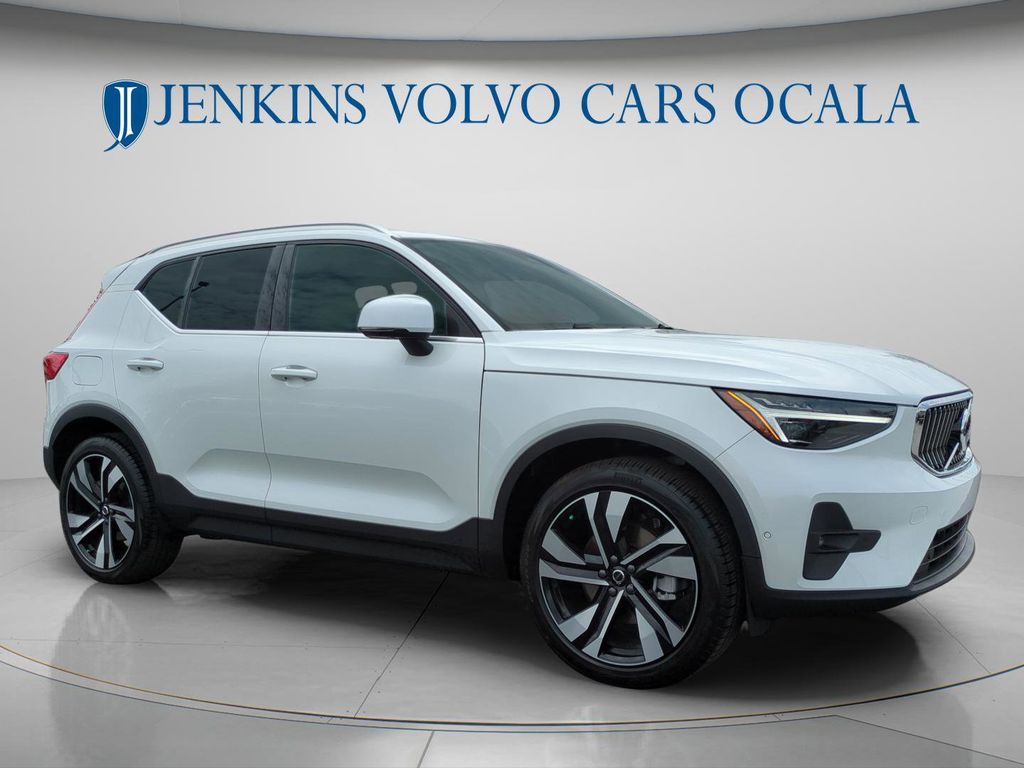 2024 Volvo XC40 B5 Ultimate Bright AWD's photo
