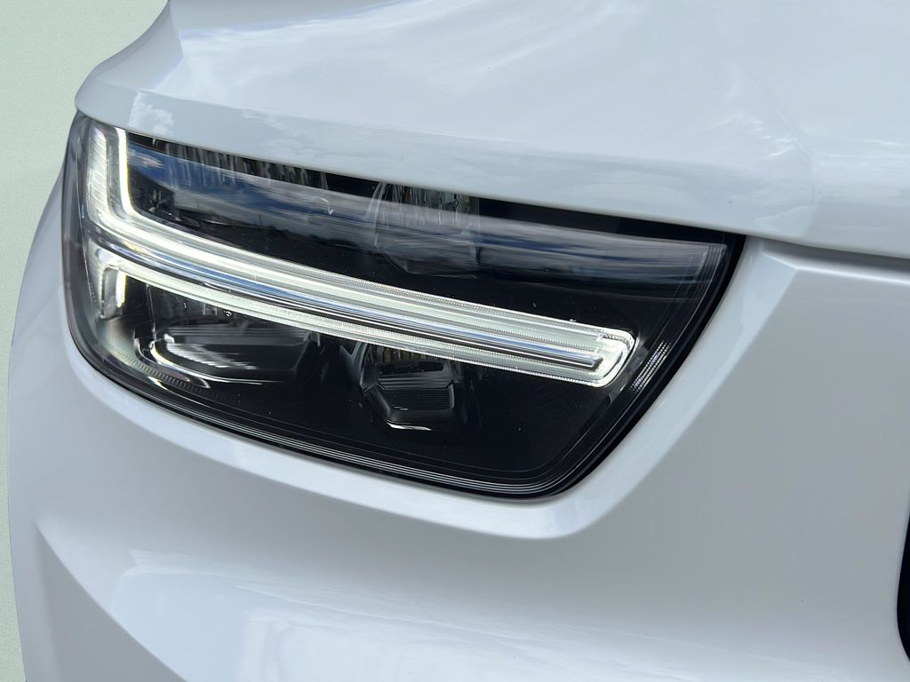 2022 Volvo XC40 R-Design - Photo 9