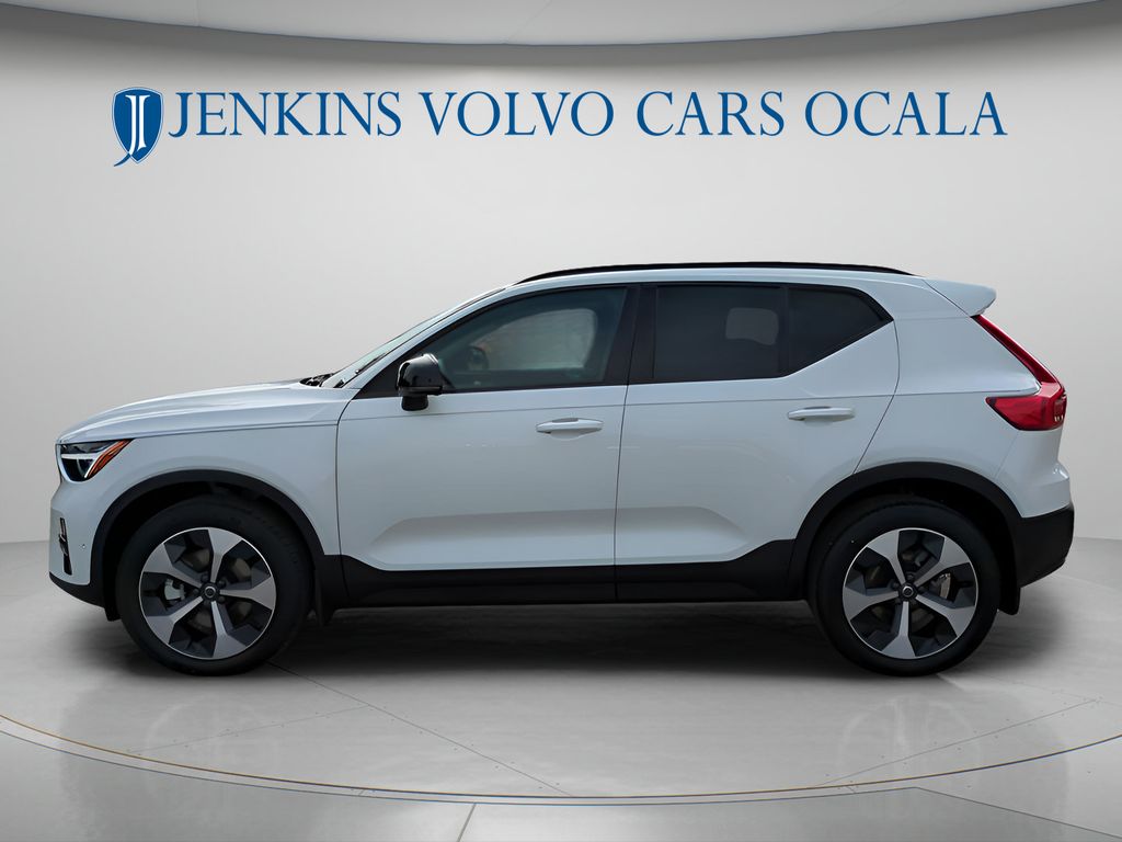 2026 Volvo XC40 Plus - Photo 7