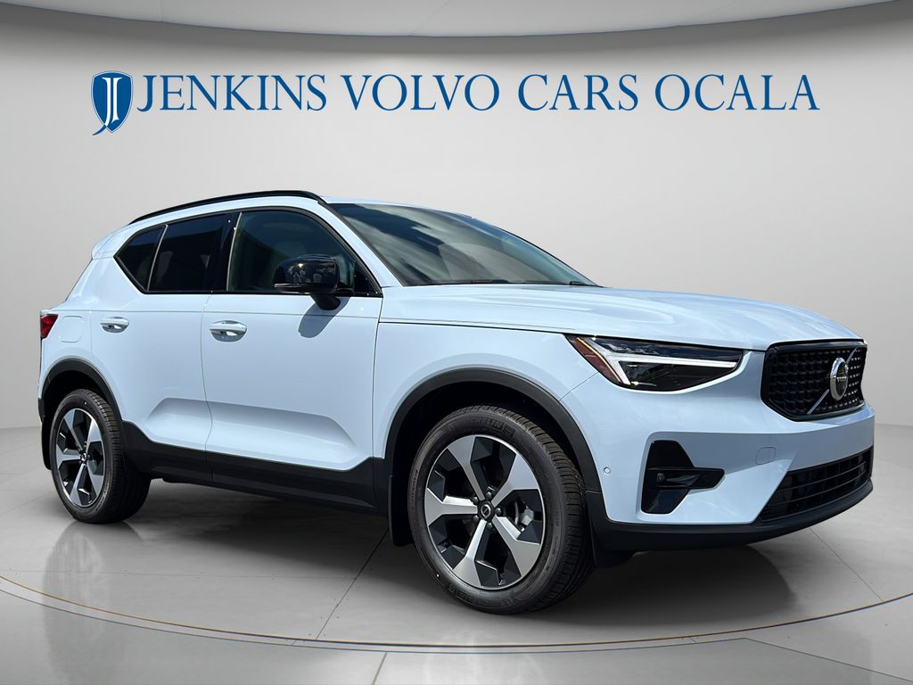 2026 Volvo XC40 B5 Plus